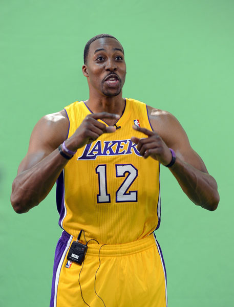 一面是巨额 一面是巨额